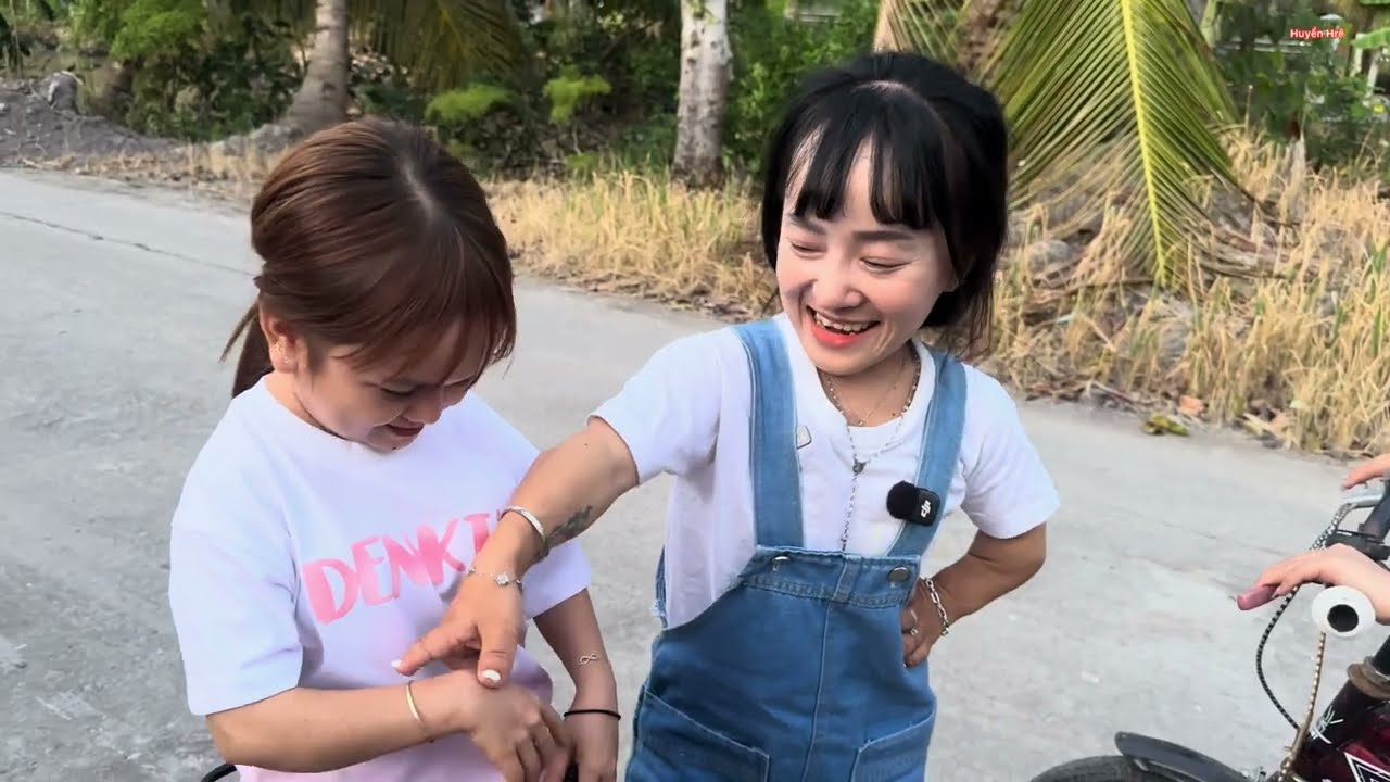 Huyền Hr&ecirc; v&agrave; &Uacute;t MiNi &ocirc;n lại kỉ niệm xưa sau một năm gặp lại 