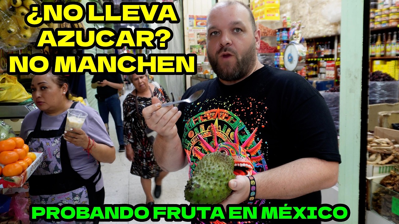 Probando fruta en un mercado de Ciudad de México, no puedo creer que NO lleve AZÚCAR ni nada