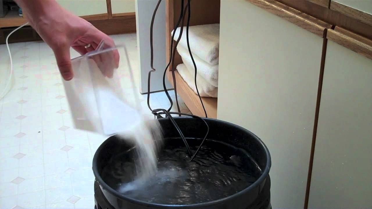 How to Mix Saltwater for a Reef or Marine Aquarium
