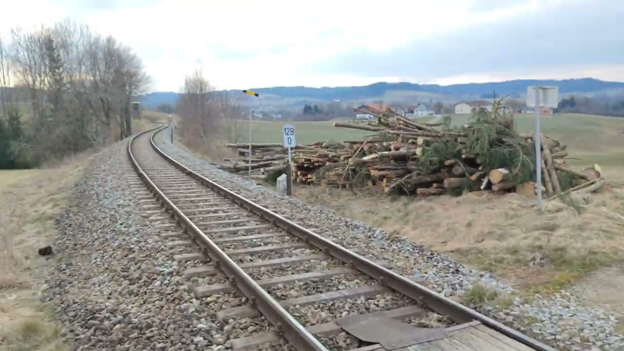 Bahnübergang Hausruckbahn km 128,0 (ohne Schließvorgang)