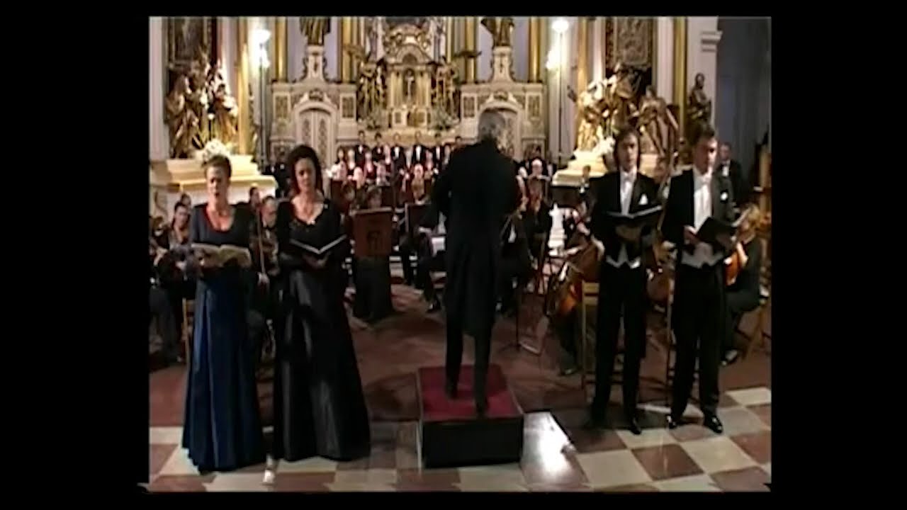 Bruno Aprea dirige il Requiem di Mozart - Annuario 2007