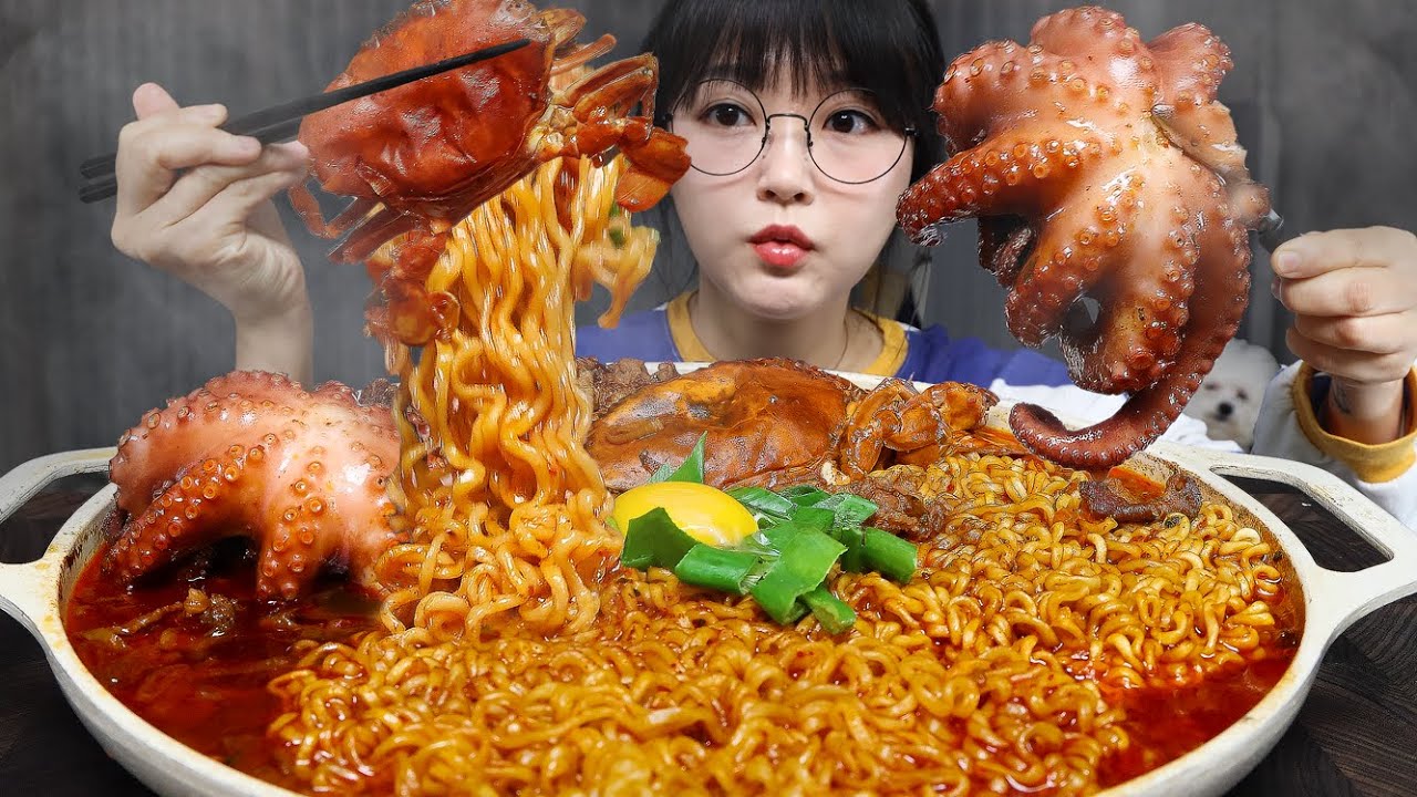 Острый рамен с морепродуктами+мясом🍜Mukbang ASMR