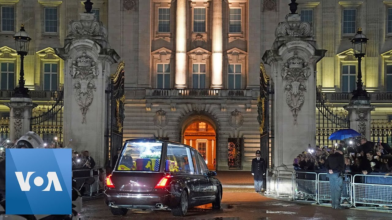 Queen's Coffin Arrives at Buckingham Palace