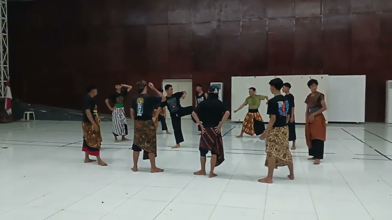 Reyog Kawula Mudha Nganjuk lagi proses pingin 