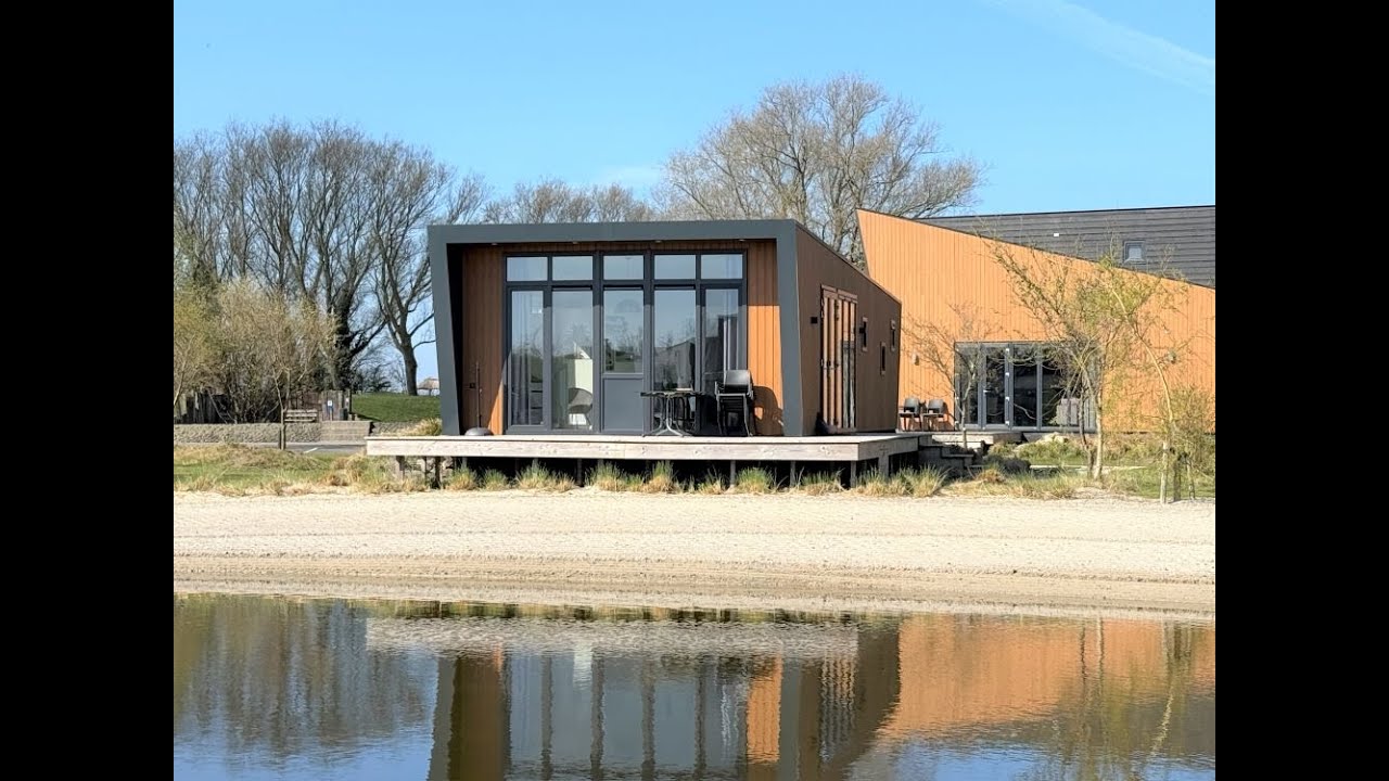 Just Nature op huurkavel aan het water op EuroParcs Hindeloopen te koop!