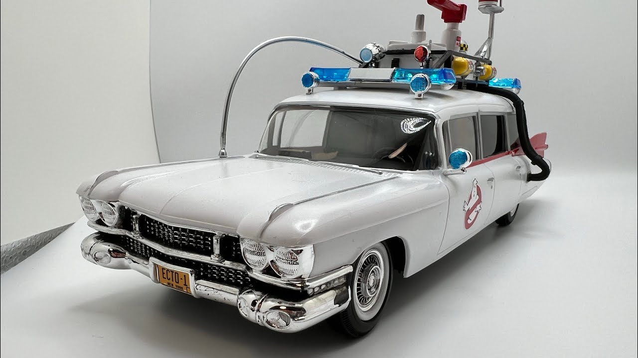 Polar Lights Ghostbusters ECTO-1 (Original Version)