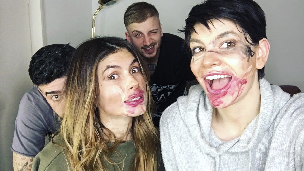 Not My Hands Makeup Challenge - with Laura Giurcanu | sanziananegru