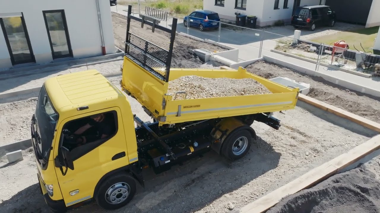 TRIGENIUS® three-way tipper from MEILLER for the transporter class and light-duty 2-axle chassis