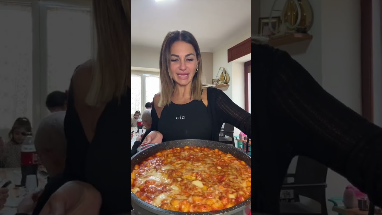 Il pranzo domenicale speciale della bellissima Marinella, dal primo al secondo