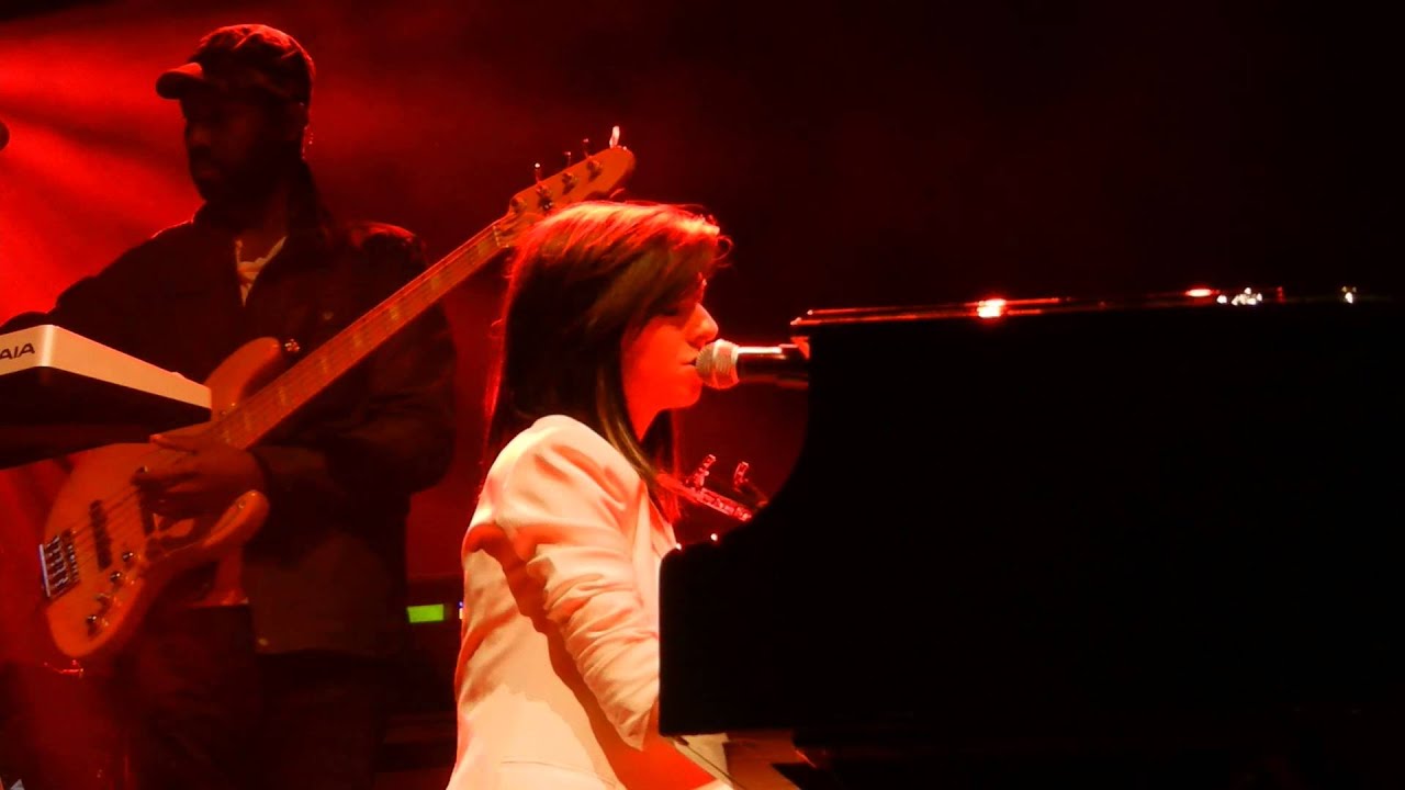Christina Grimmie - Hold On, We're Going Home (The Voice Tour Baltimore 7/8/14)