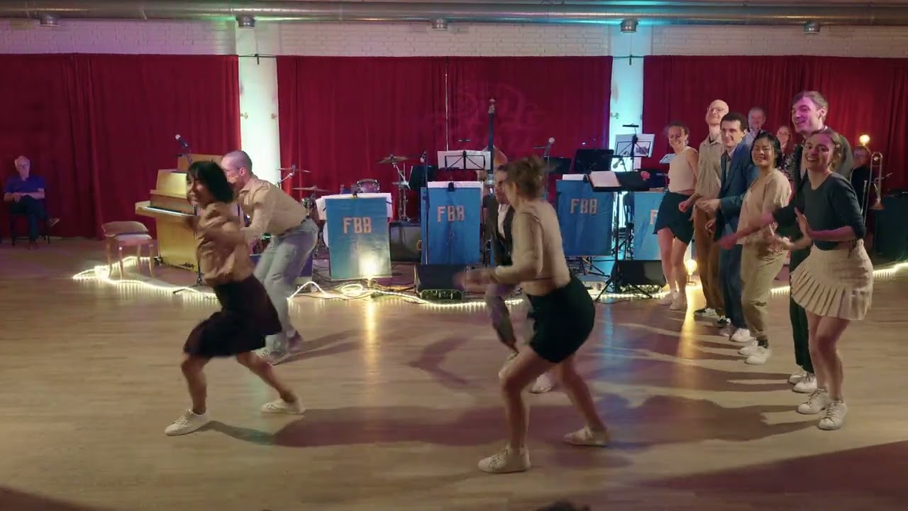 Happy Dozen firing up the dancefloor at the Friday Party at Happy Feet Studio 🔥