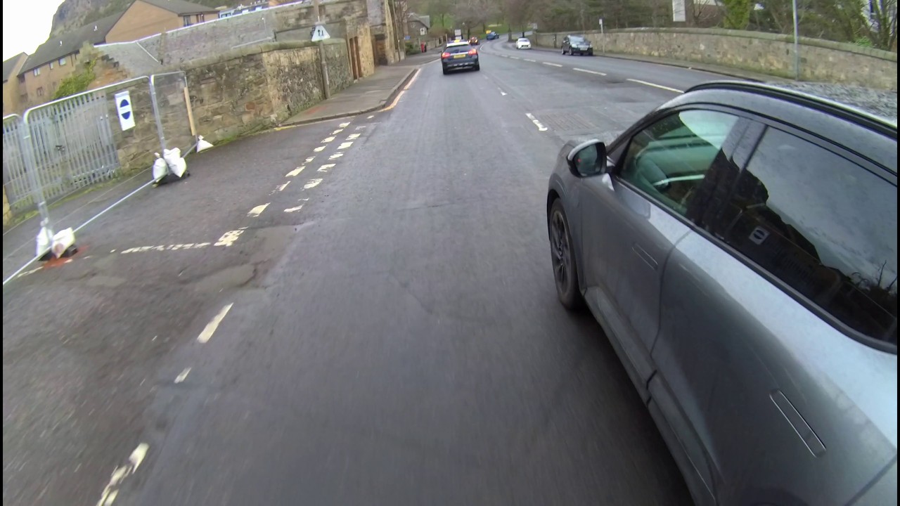 NU25HYC - Close Pass