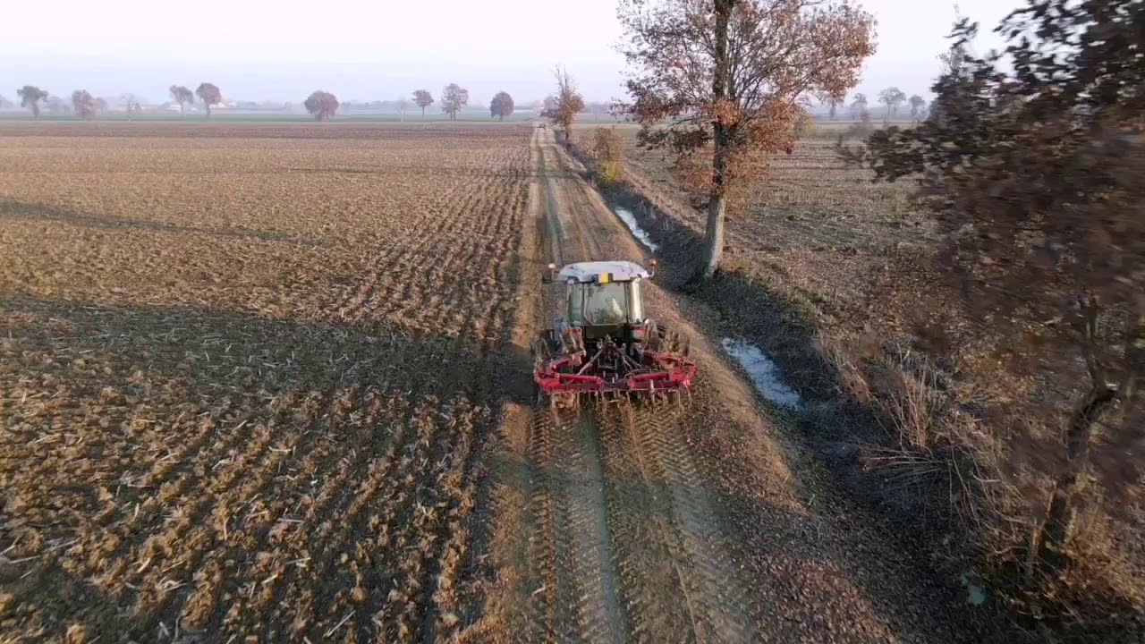 Massey Ferguson 3650Xtra autumn works in Italy