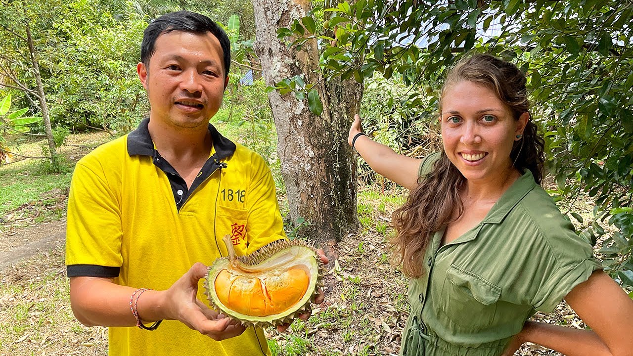 Khun Poh, Little Red, and all the 