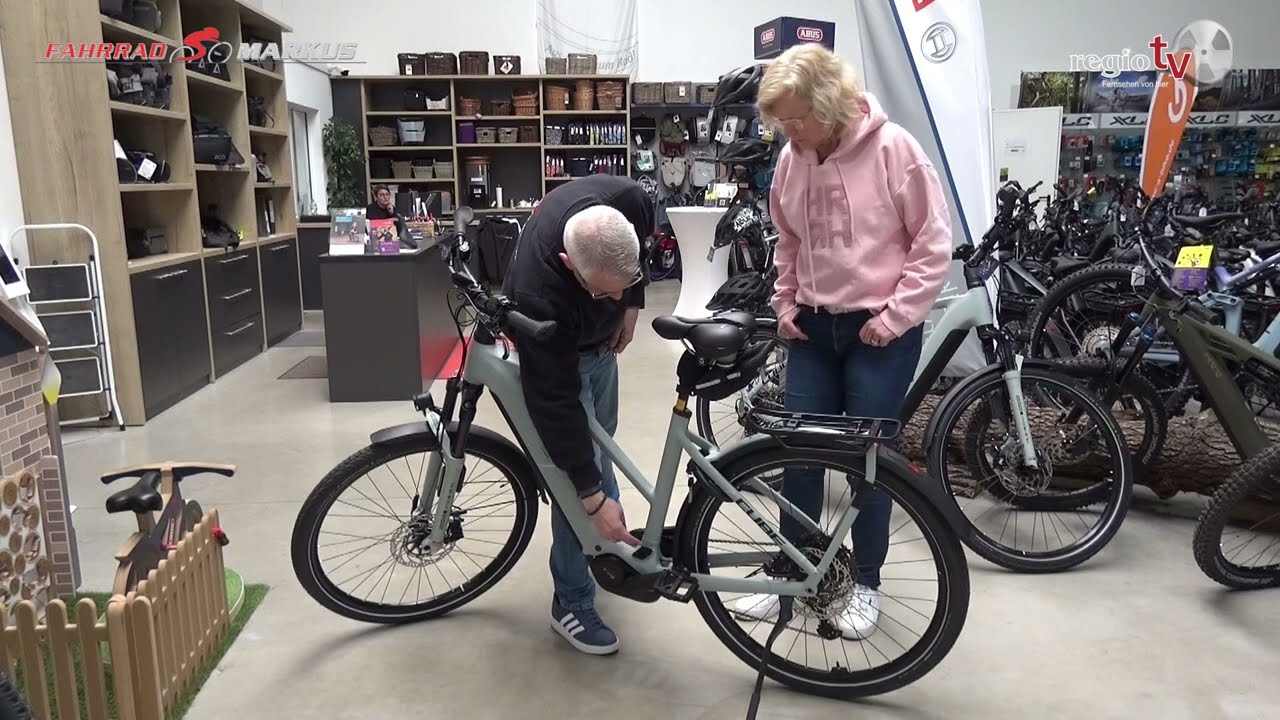 regiotv fährt Fahrrad -  Abholung Fahrrad Kathmandu Hybrid EX 800 bei Fahrrad Markus