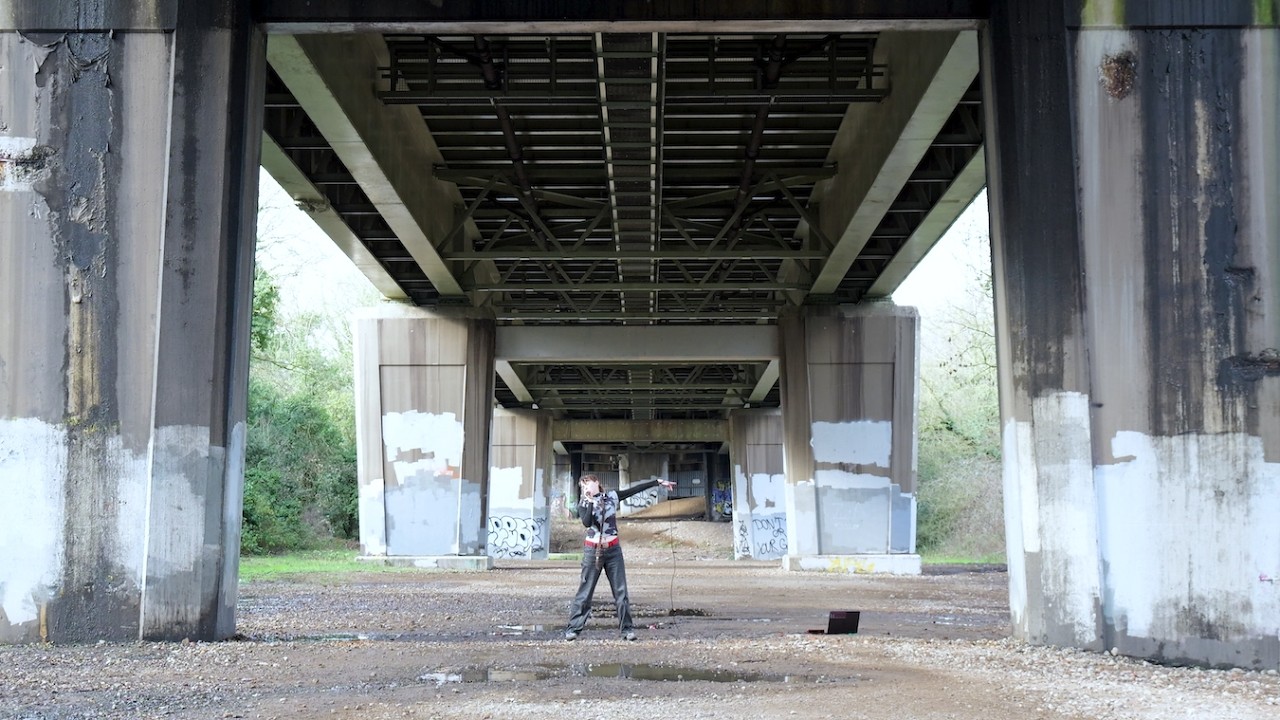 TUUDI - Lying Here Live Performance