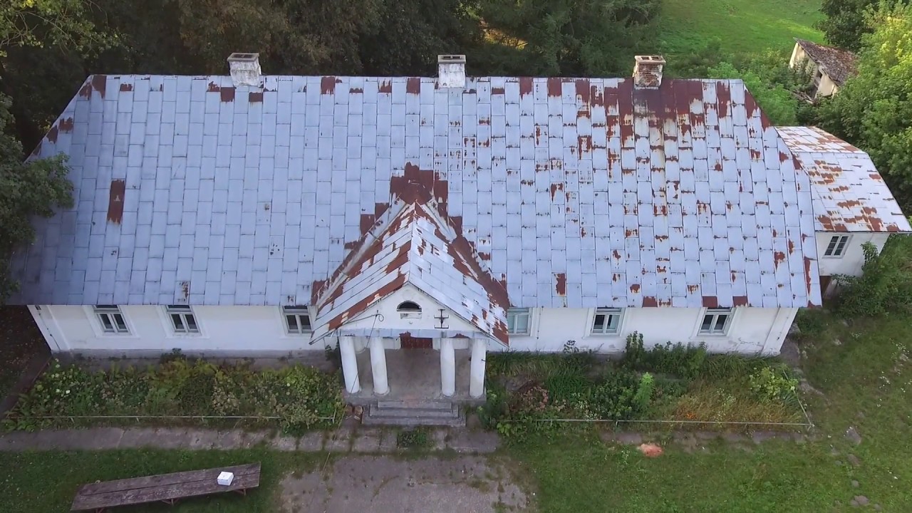 Panorama wsi Bełcząc, zabytkowy dworek.