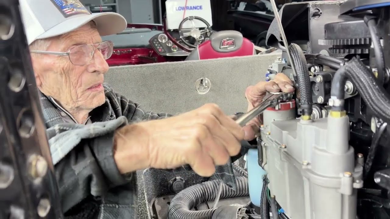 MERCURY OPTIMAX FUEL FILTER CHANGE (EASY DIY HOW-TO)
