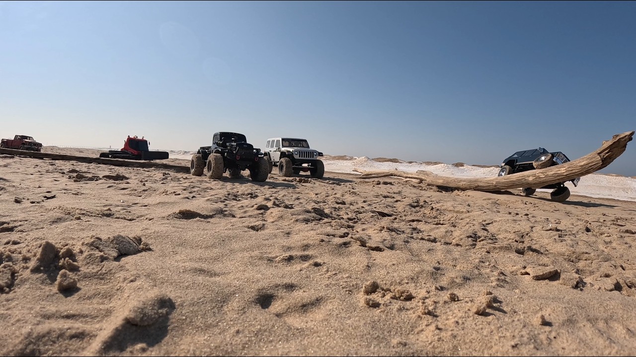 Beach Vibes! RC crawlers Relaxing music beautiful scenery Crawling on Lake Michigan!