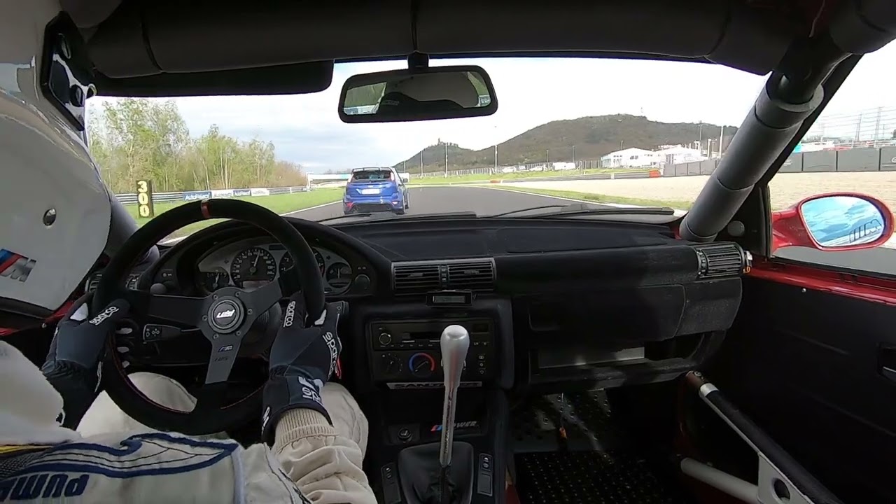 Autodrom Most 26.04.23- 17.00 h - Turn # BMW E36 323ti vs. Ford Focus RS - Best lap 2.00,20 min