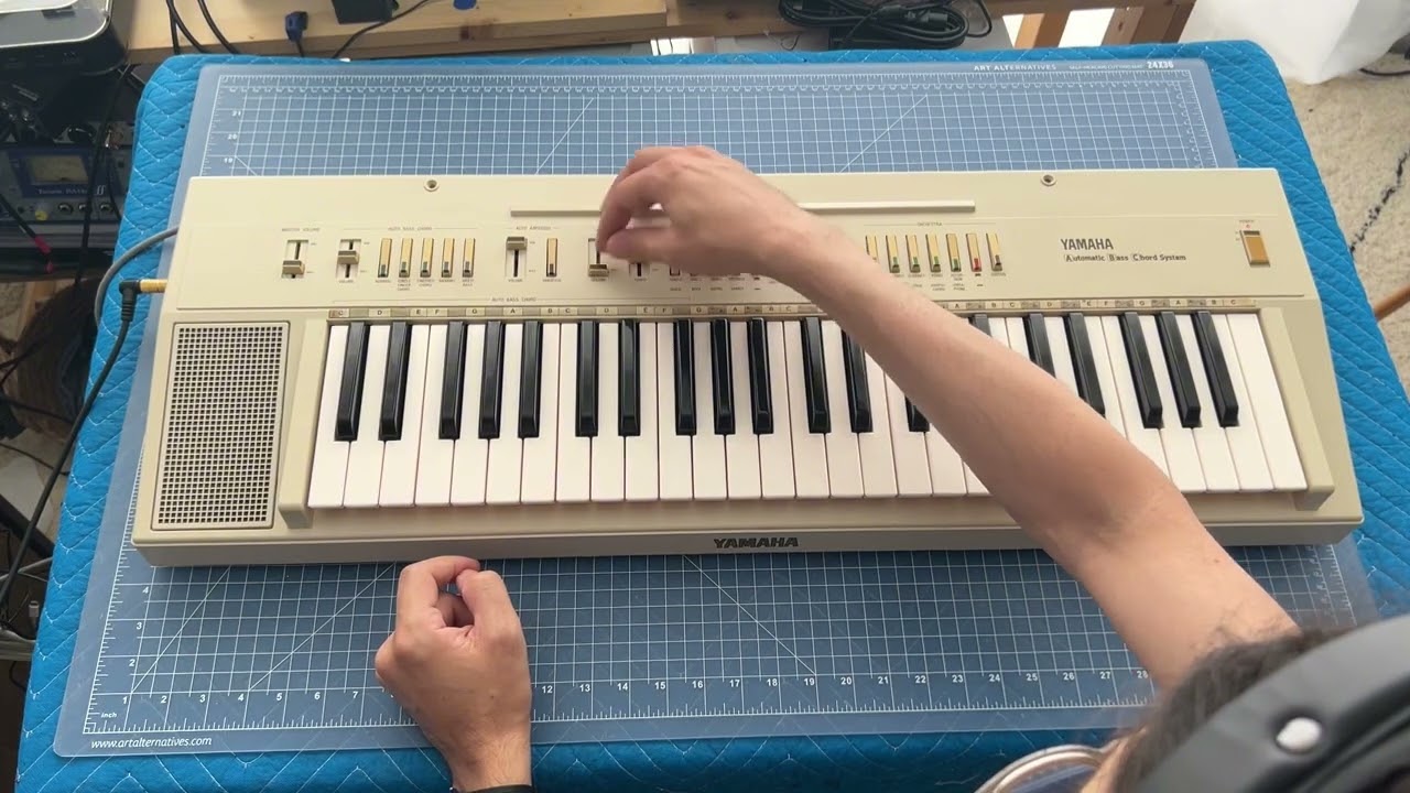 Yamaha PS-20 demo (no talking) (Beach House keyboard)