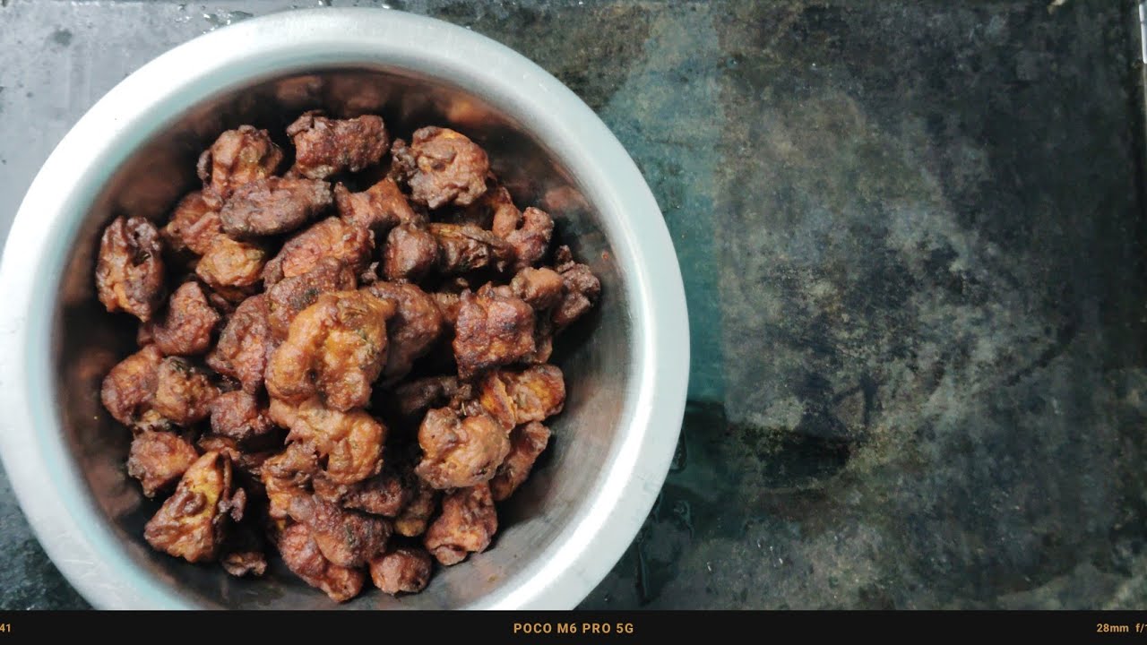 বোনলেস চিকেন কিমা দিয়ে চিকেন পকোড়া বানালাম শেষে মৌরী দিতে স্বাদ টা আরও সুন্দর হলো। 