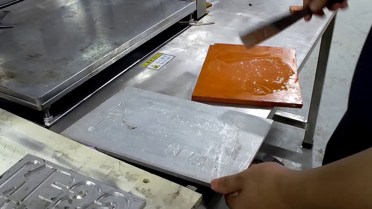How to fix the embossing and debossing mould on the embossing machine work heat plate