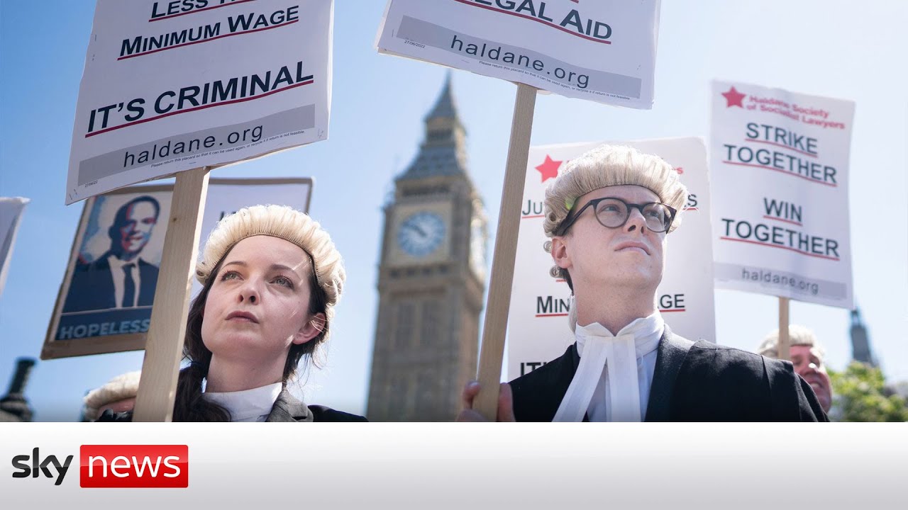 Criminal barristers vote for 'indefinite' strike action