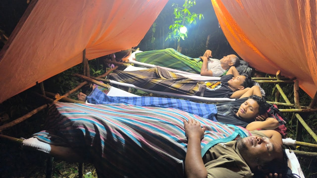 Hari ke 3 bertahan hidup di hutan dengan mengolah umbi tanaman yang beracun dan tidur bergelantungan