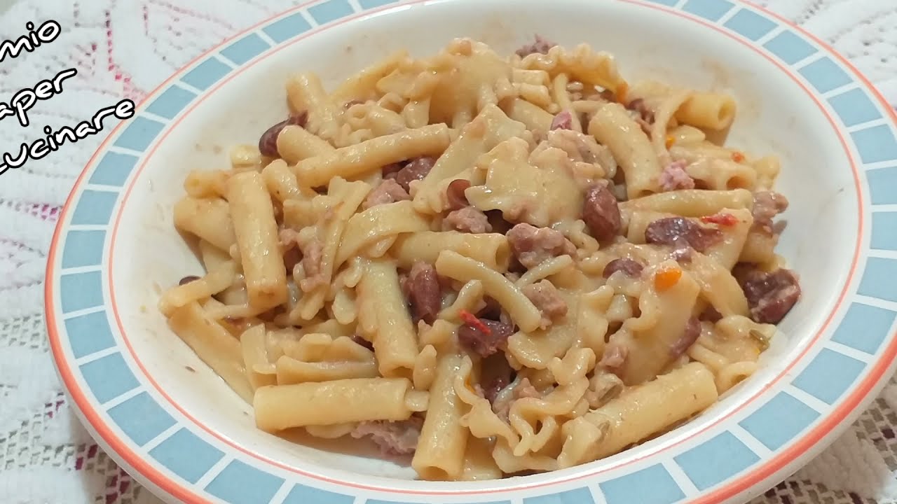 Pasta e fagioli alla napoletana con salsiccia