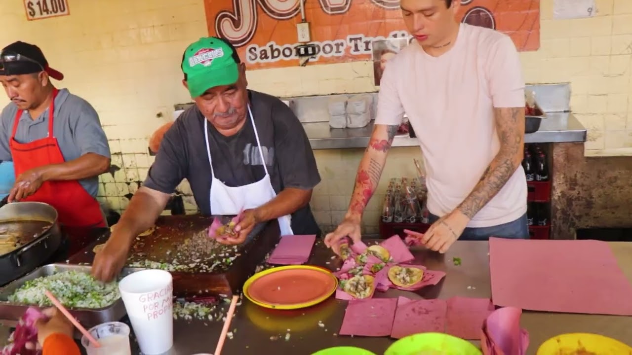 En el Mercado de la Sierra vive una leyenda: Taco Joven. 🌮🔥