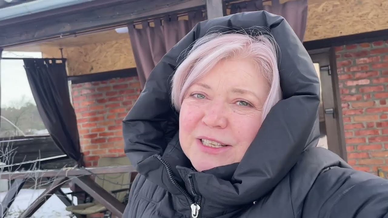 Не выплатили пенсии,задержали? Светлана на кухне,всех накормит! На голодную и на ночь не смотреть!