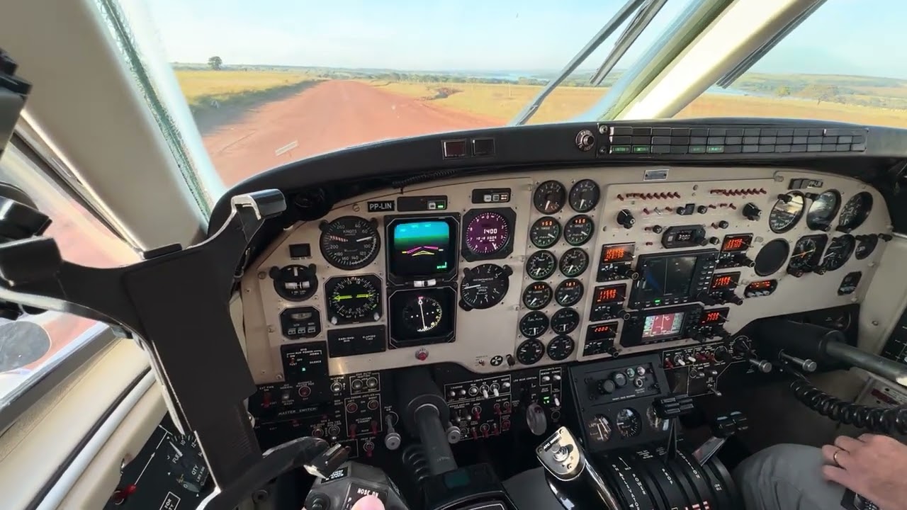 Beechcraft King Air C-90B Pouso na fazenda