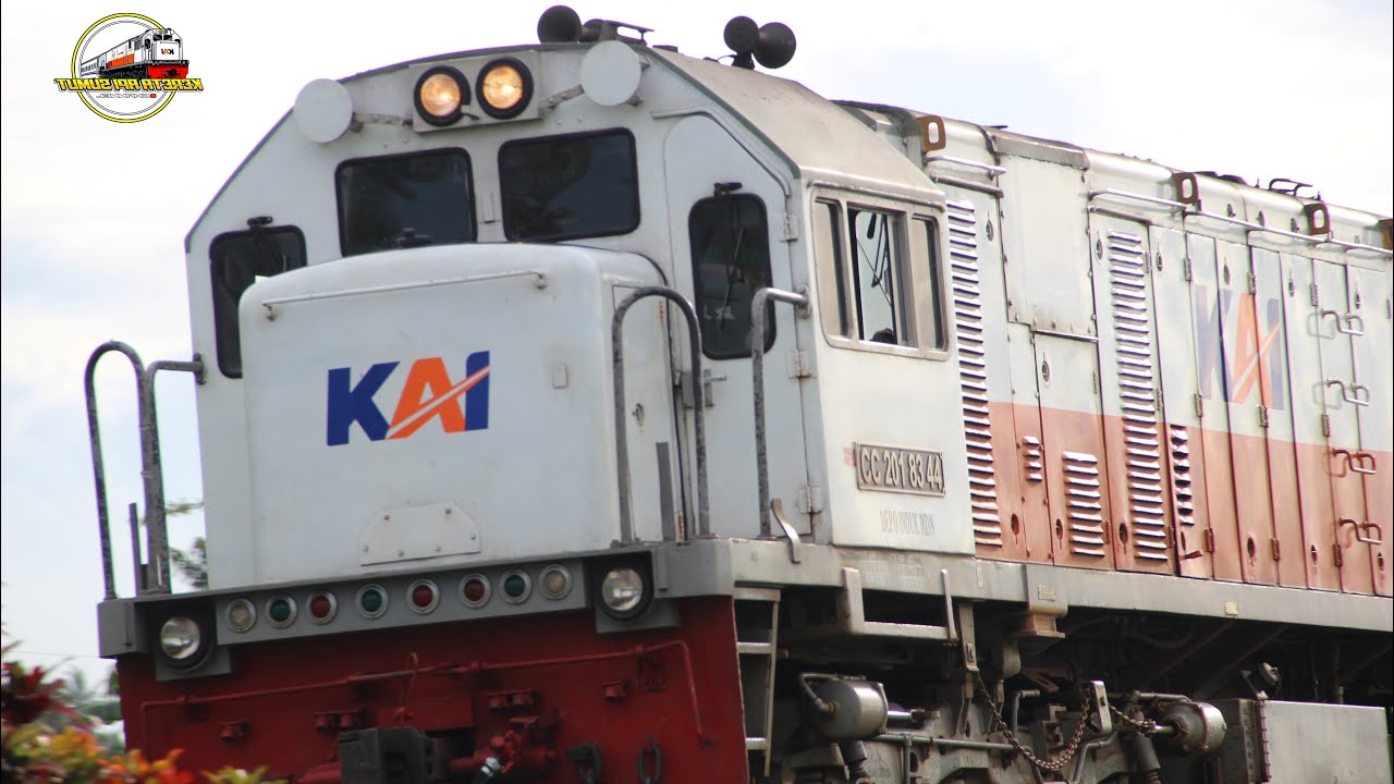 KESIBUKAN KERETA API DIVRE 1 DAN PERLINTASANNYA
