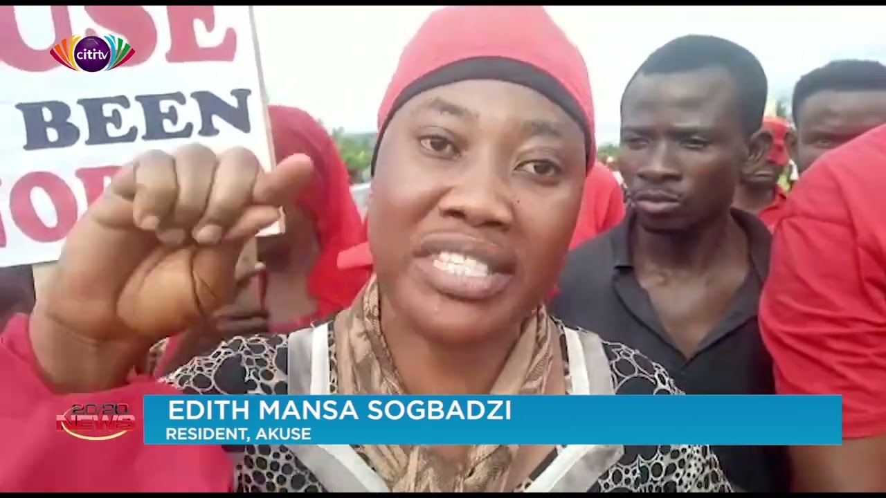 Residents around Akuse-Asutsuare-Osuwem, Volivo stage demo over poor roads