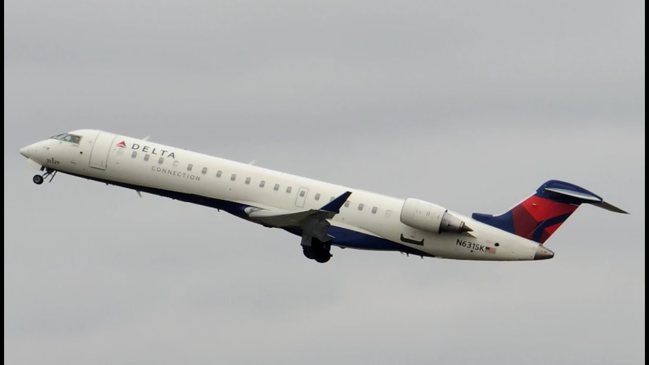 Delta Connection (SkyWest) Bombardier CRJ-700 [N631SK] takeoff from PDX