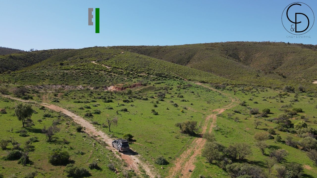 4 WHEEL DRIVING THROUGH THE FLINDERS RANGES, SOUTH AUSTRALIA