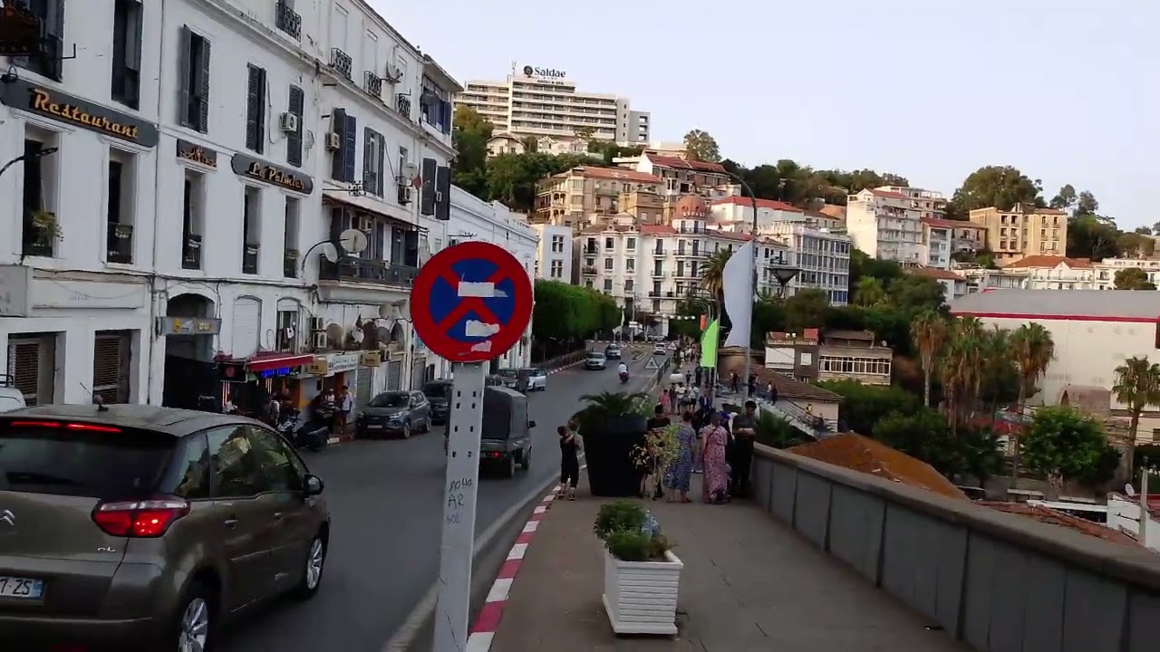 Une promenade touristique a Béjaïa (place guidon)
