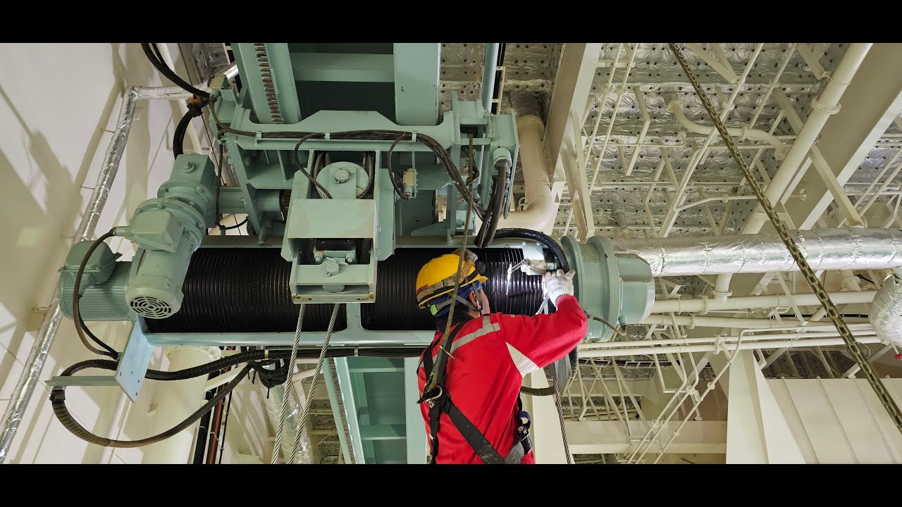 [VLCC] Renewed a cable of engine room crane.