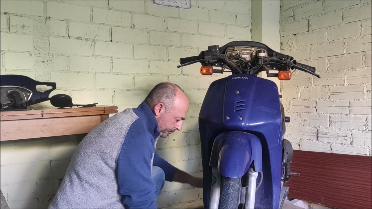 Dae's motos cambio bombilla y cable cuntaquilometros honda sh 50