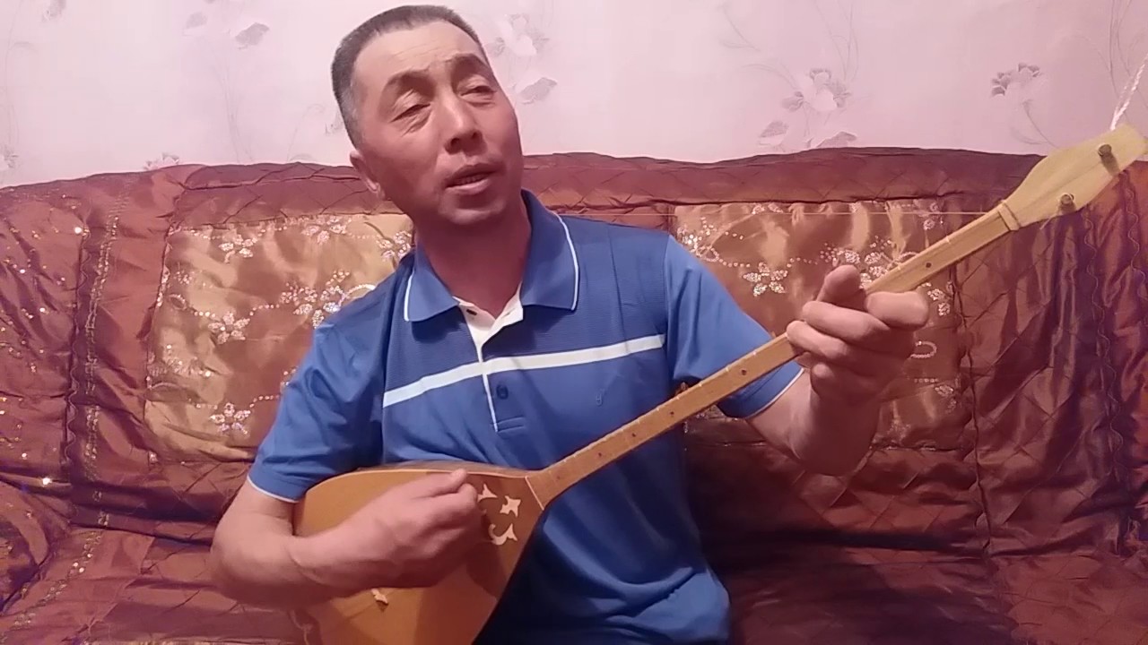 БАЛКАДИША ани орындап жаткан Акан Сери ауылынын тумасы Т.Ануарбек