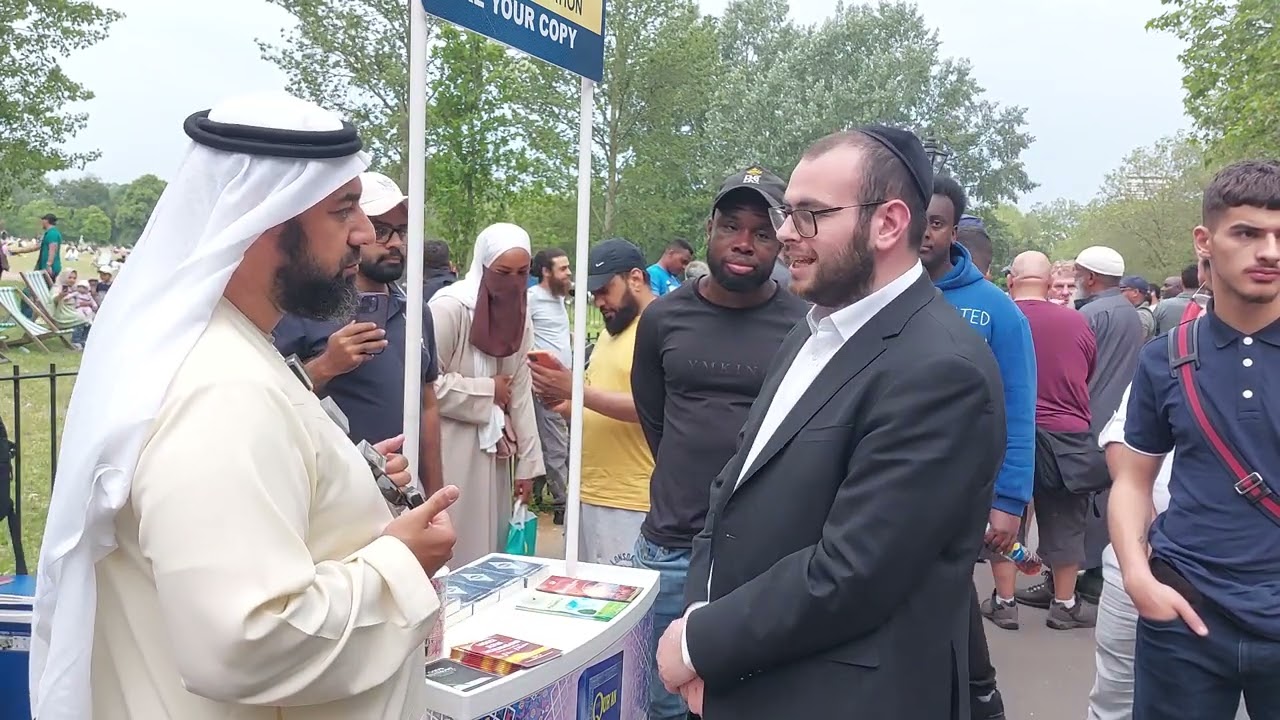 Jewish Apologist Gets Trapped By Muslim In Debate! Sheikh Mohammed And Visitor Speakers Corner