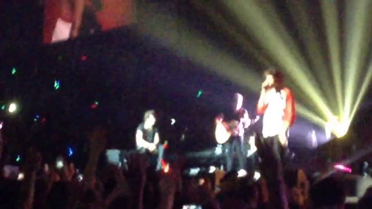 More Than This - One Direction - Christchurch, New Zealand 10/10/13 TMHT HD