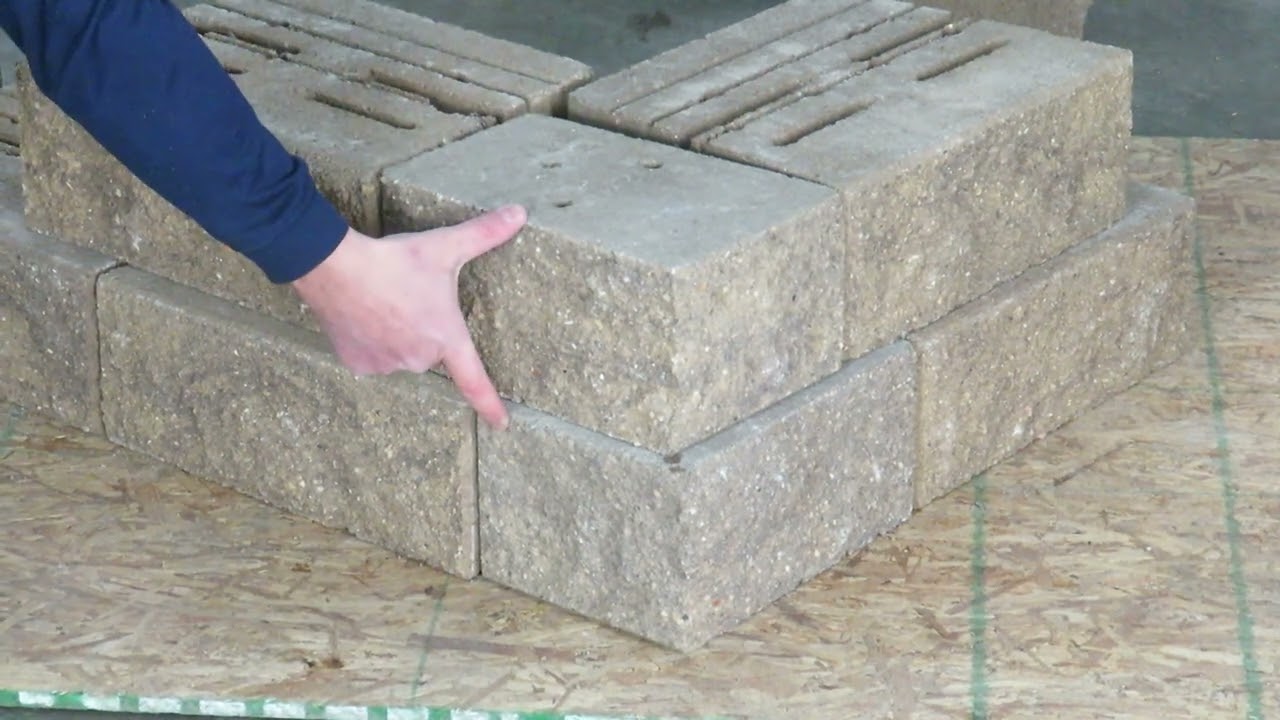 9. Make VERSA-LOK walls with 90-degree outside corners!