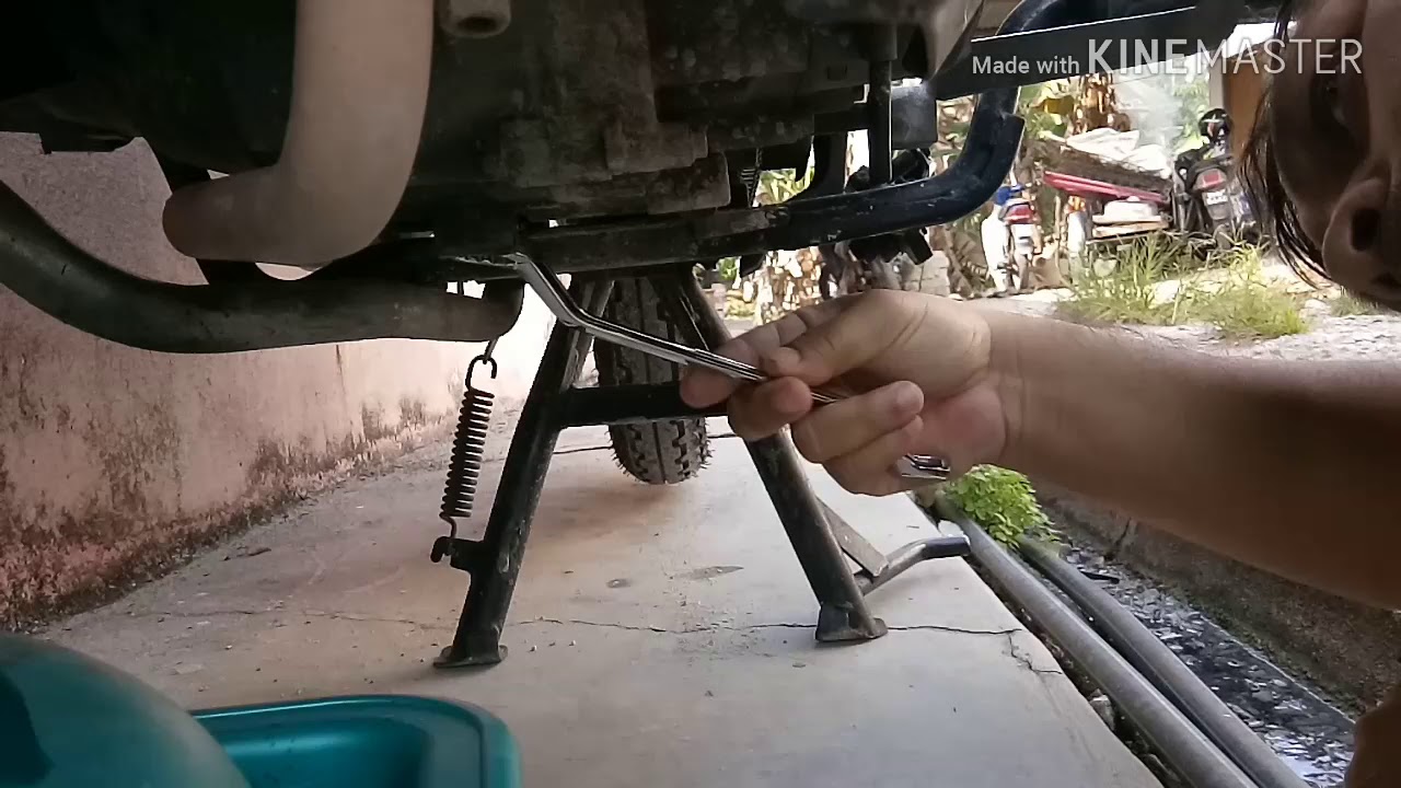 Honda Future - VLOG2 -Tukar Minyak Hitam #hondafuture #f700petronas #eriqyusoff