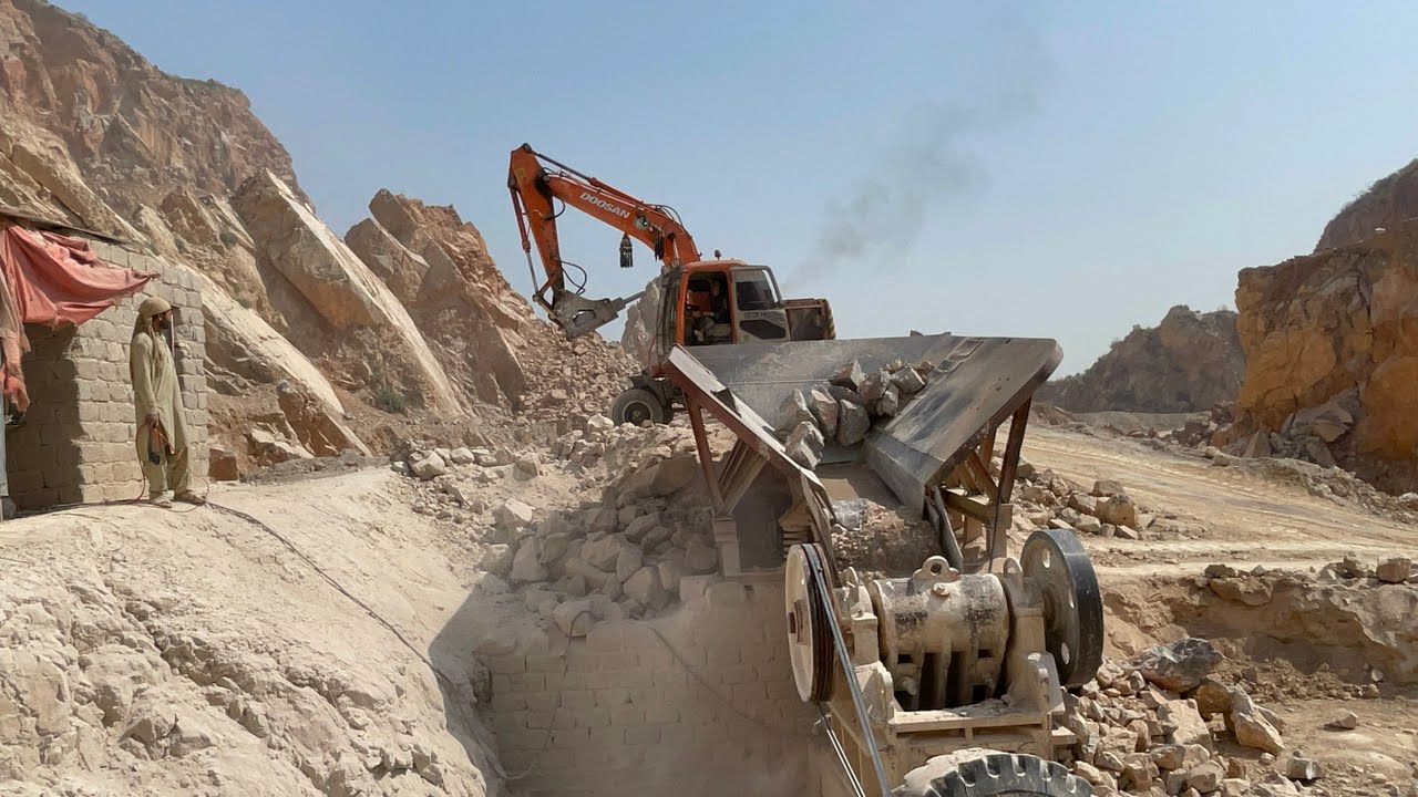 Incredible Work By Quarry Rock Jaw Crusher Machine: Big Rock Crusher.#stonecrusher 