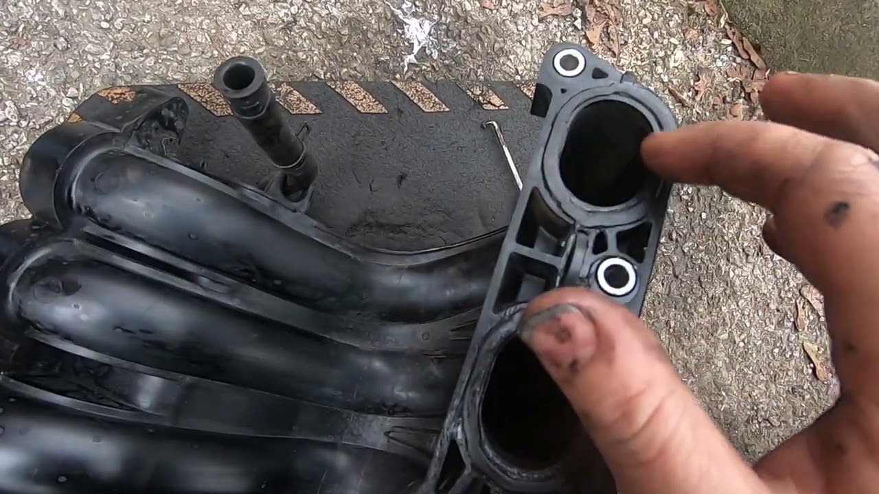 Nissan Note 1.4 engine oil leak | Intake manifold removed