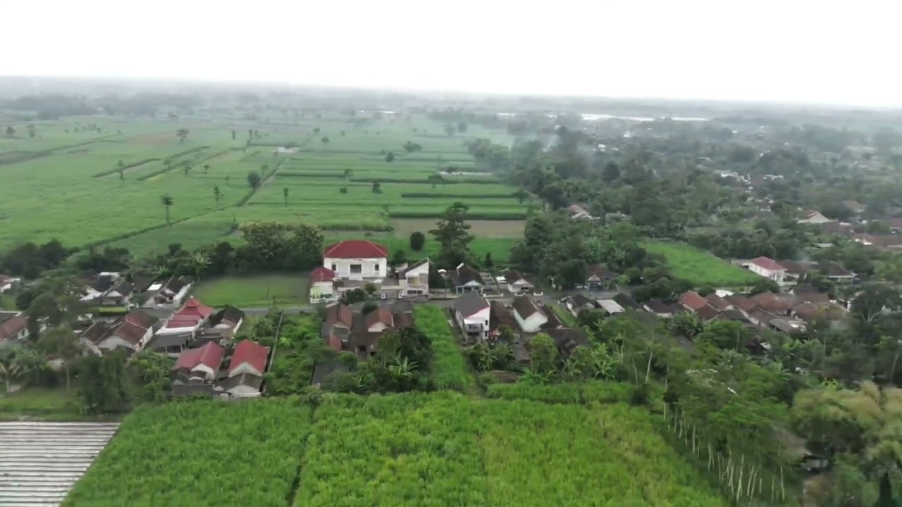 NGABUBURIT SORE HARI KELILING KAMPUNG DARI UDARA