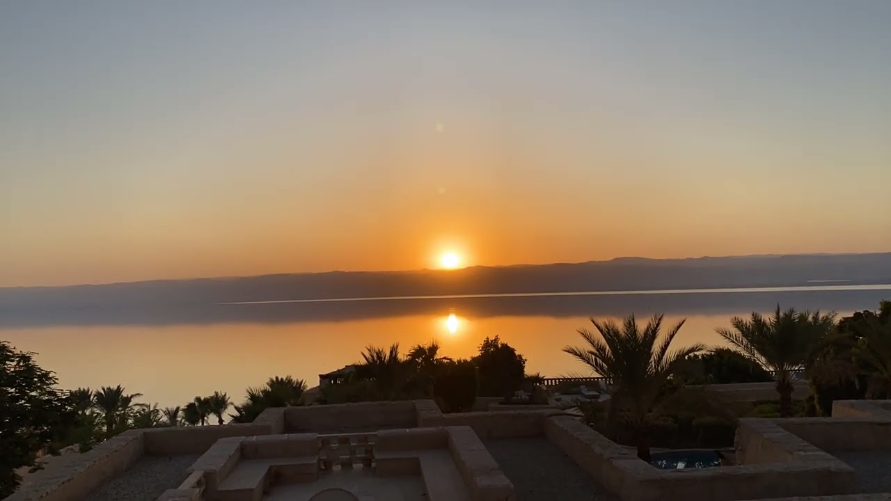 Coucher de soleil sur mer morte en Jordanie