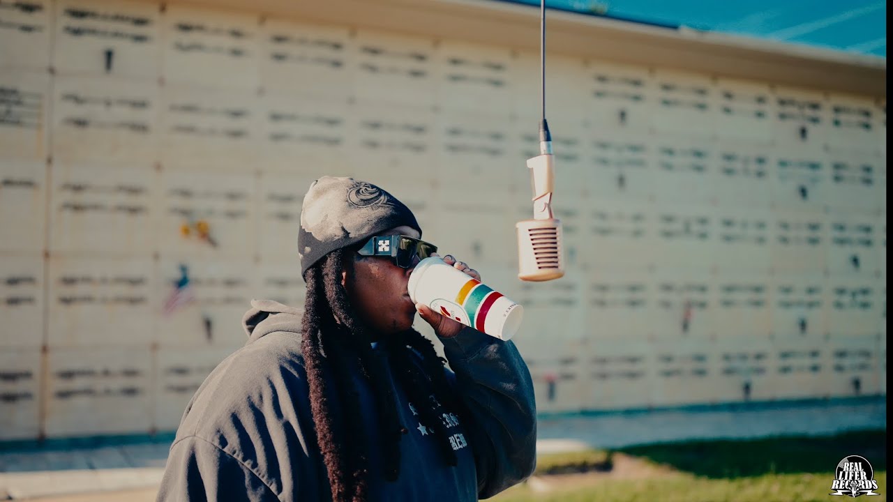 Mari Montana - Miss My Dawgs | Mic Performance